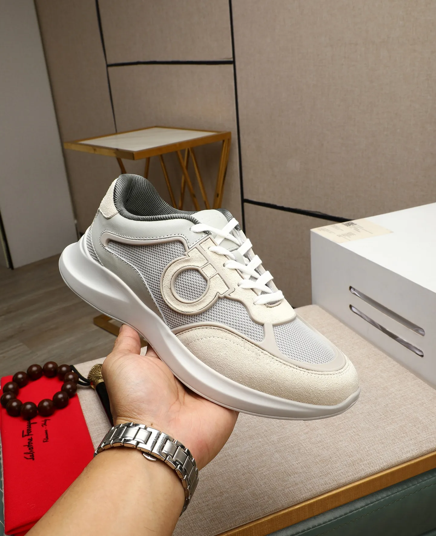 Men's shoes 💰700 📛📛 Salvatore Ferragamo is the world's top luxury footwear brand. It comes from the fashion kingdom of Italy. It is famous all over the world for its traditional handmade design and novel styles... 🚶🏻🚶🏻New suit shoes are available simultaneously at the counter. This model is purely handmade. The fabric is imported from Italy and original first-layer cowhide. Mesh + cowhide lining. Original authentic outsole🌀🌀Size: 39➖44 (38 45 customized)